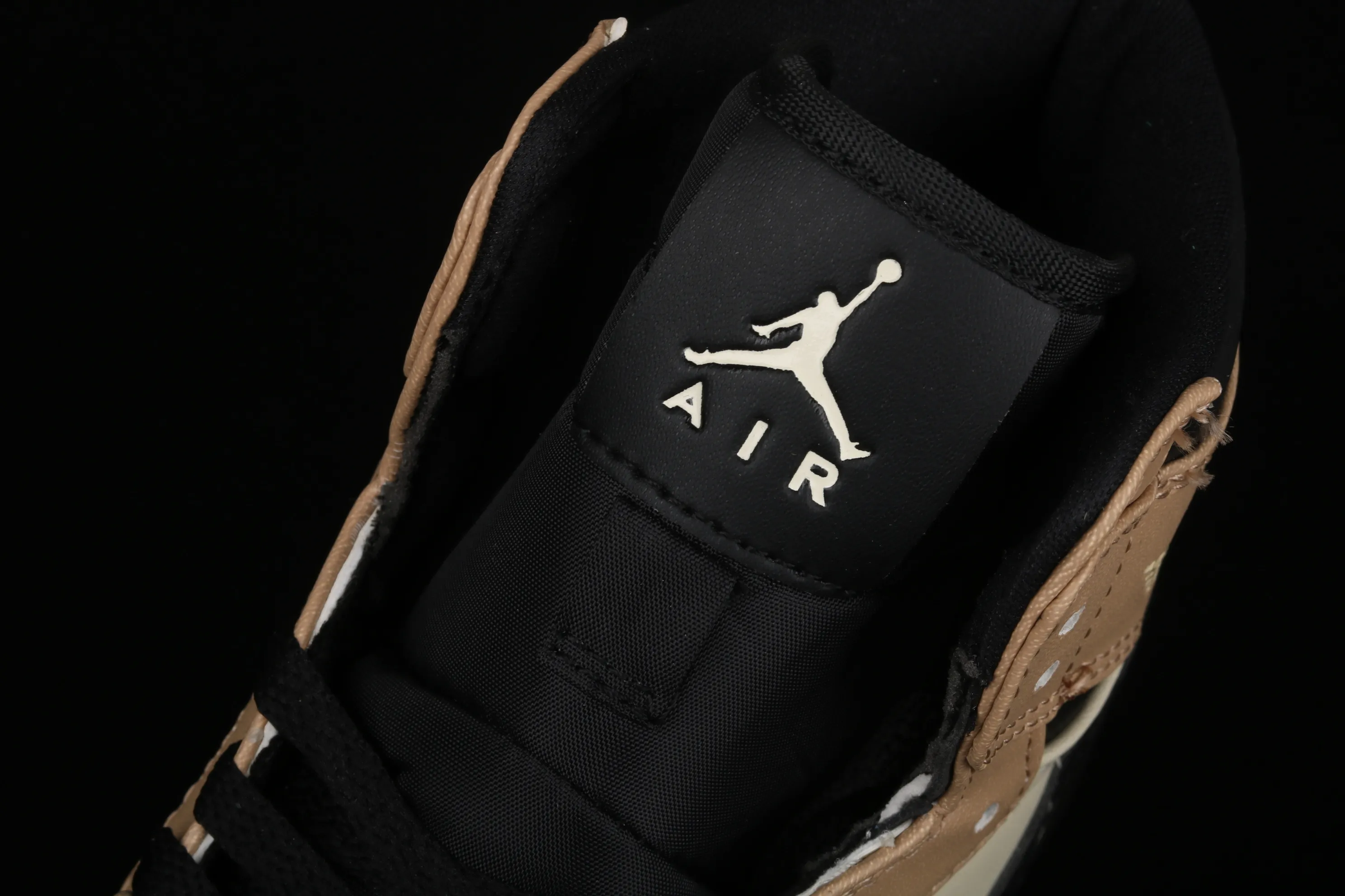 All categories Air Jordan Jordan series basketball shoes Air Jordan 1 High Air Jordan 1 High AJ1 Joe 1 Black Khaki Pearl Milk Tea Chameleon AH7389-003